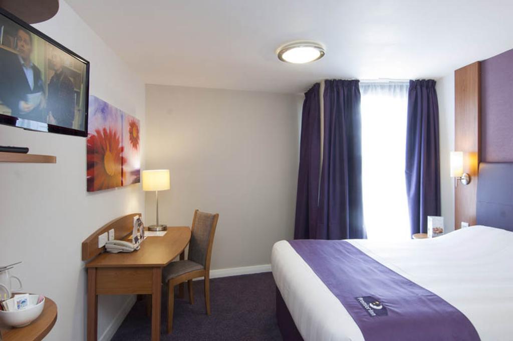 Premier Inn Manchester - Handforth Phòng bức ảnh